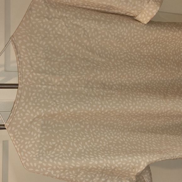 Chic Cream Patterned Blouse - Picture 6 of 6